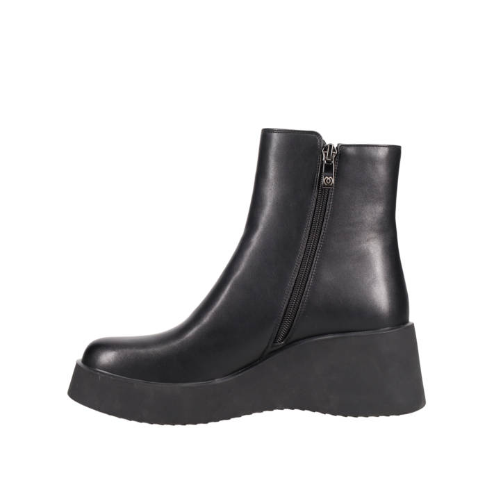 Black bootie
