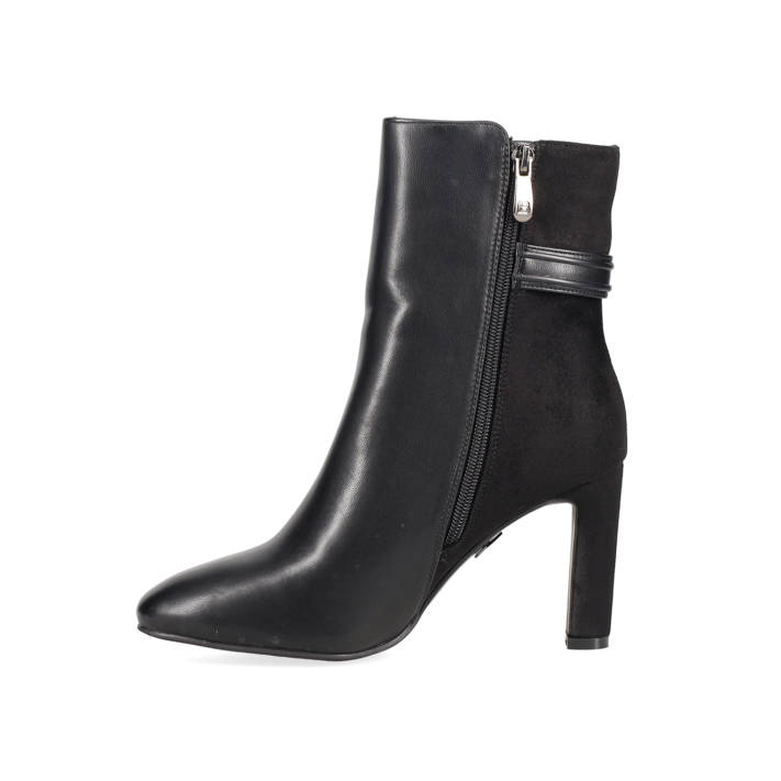 Μαύρο μποτάκι