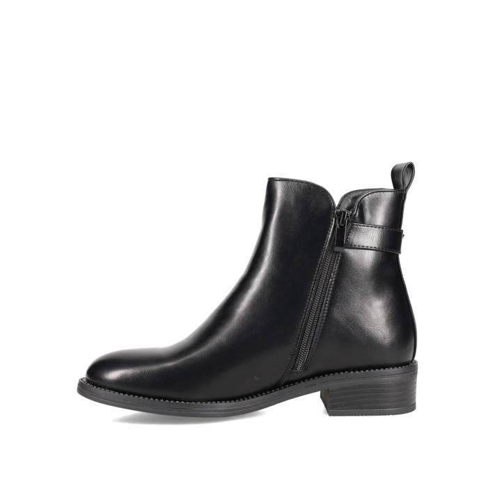 Μαύρο μποτάκι