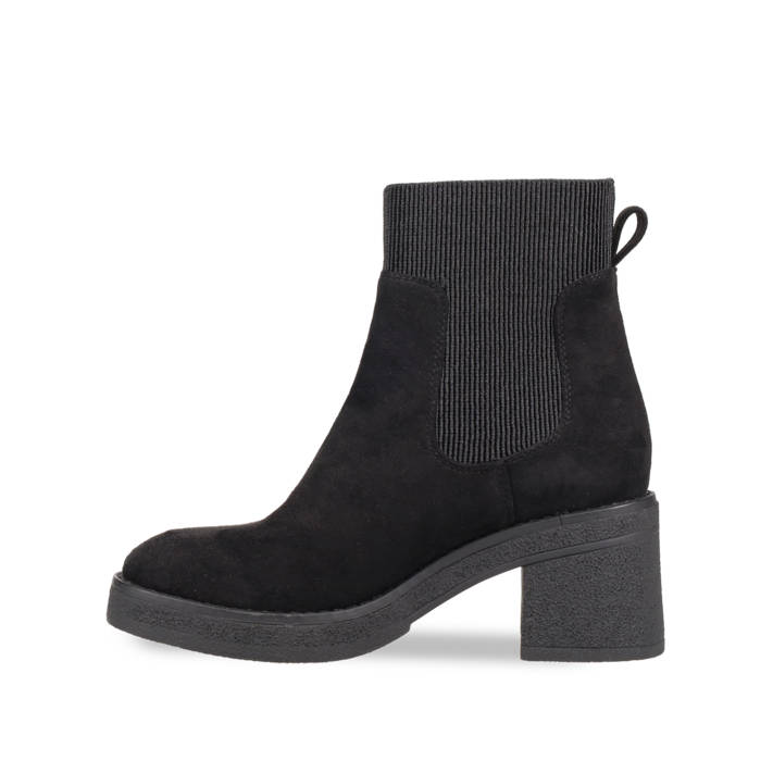 Black Chelsea boot