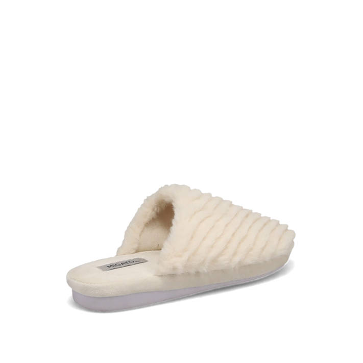 Pink fluffy slipper