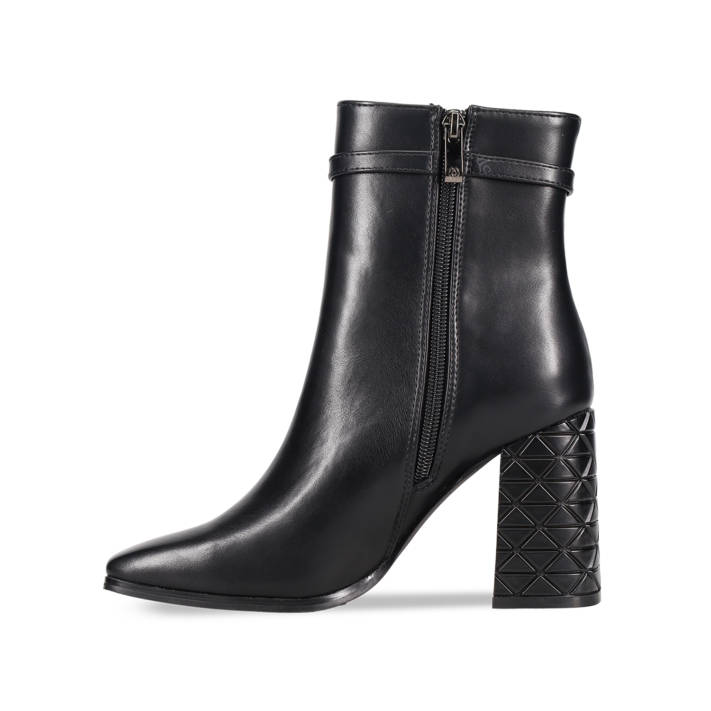 Μαύρο μποτάκι