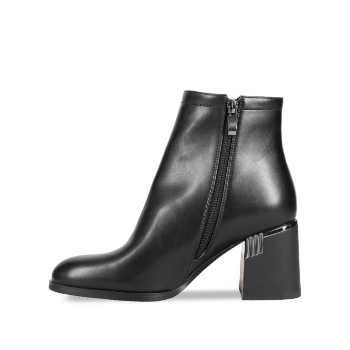 Black bootie