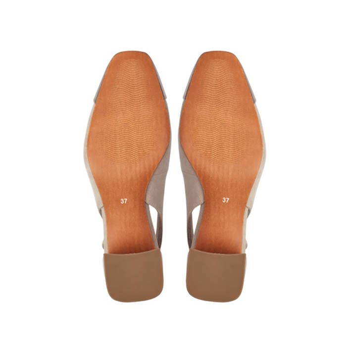 Ecru slingback pump
