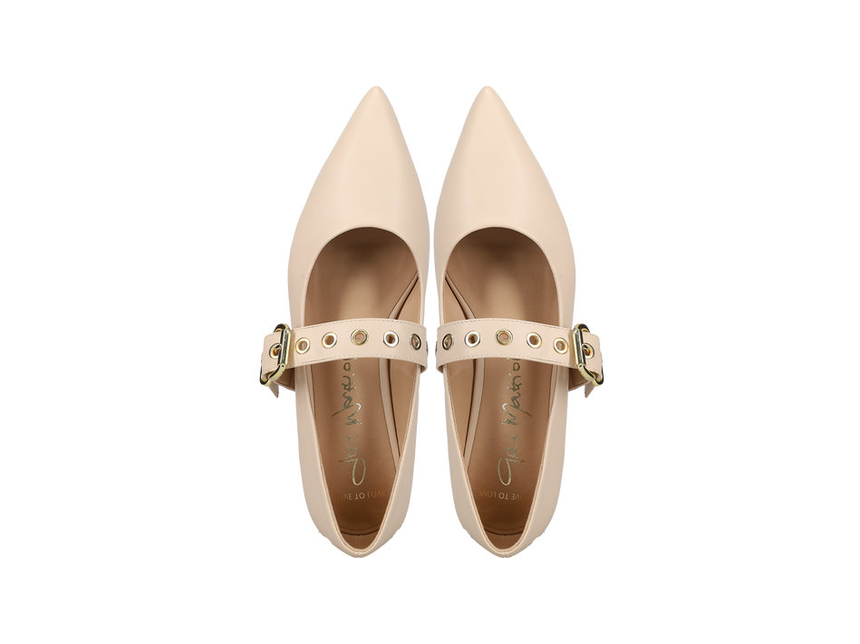 Beige pointy ballet flat