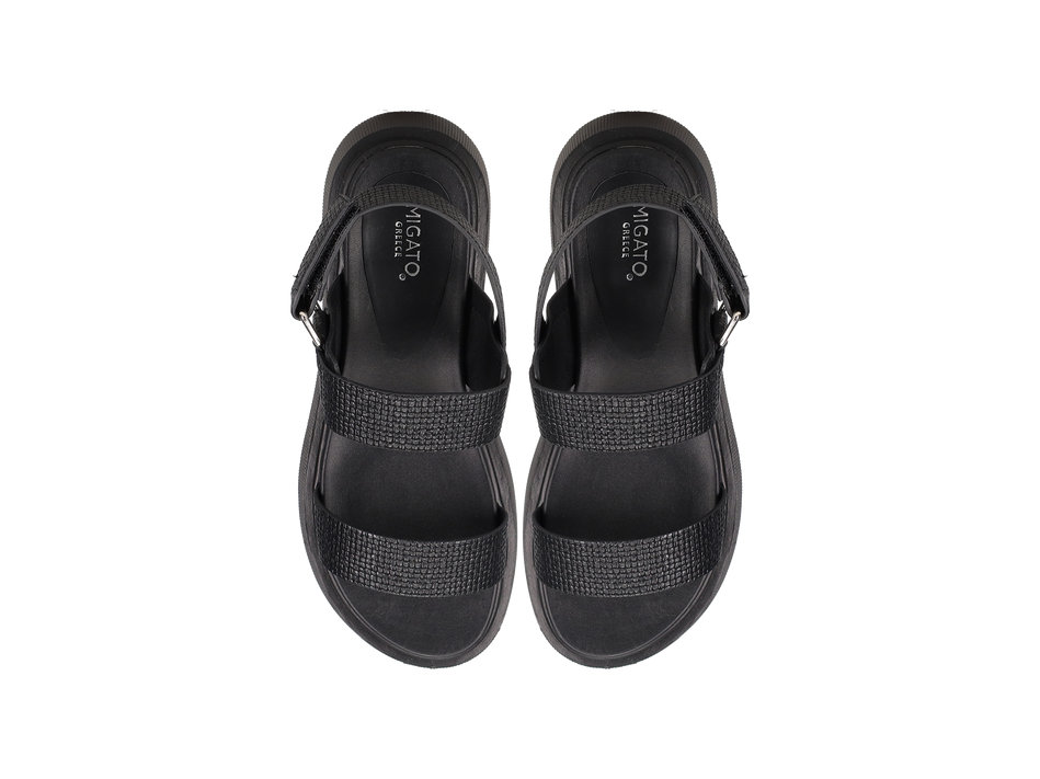 Black flatform sandal