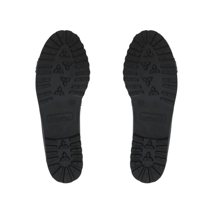 Black leather ballet flat