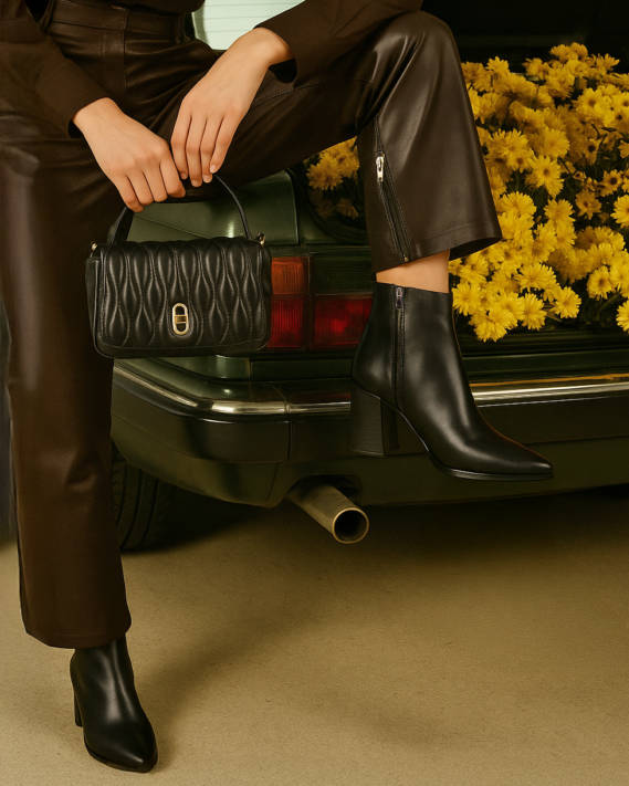 Μαύρο μποτάκι