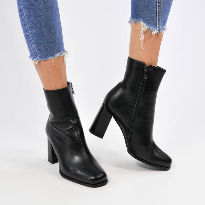 Μαύρο μποτάκι