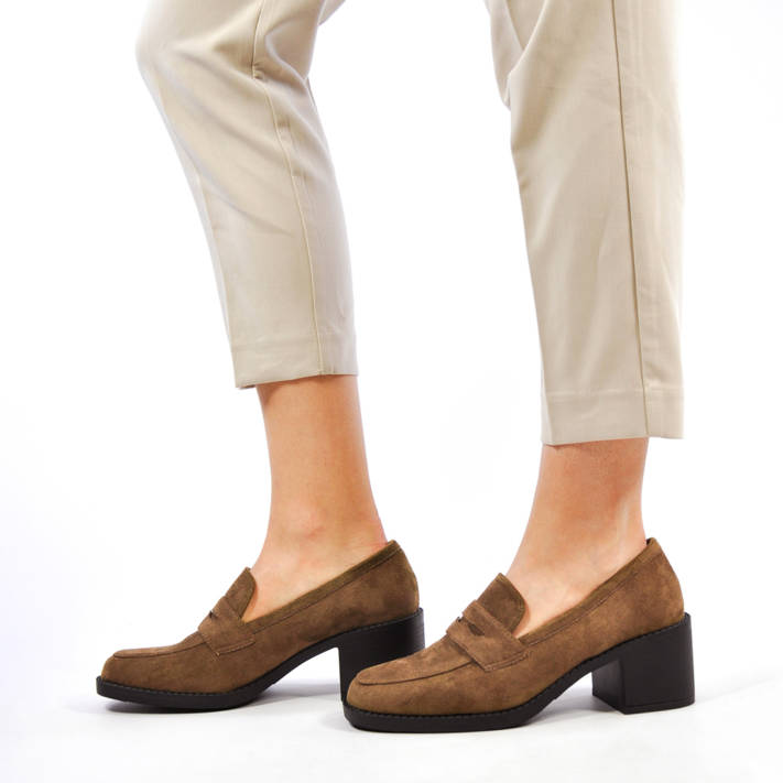 Καμηλό σουέντ loafer