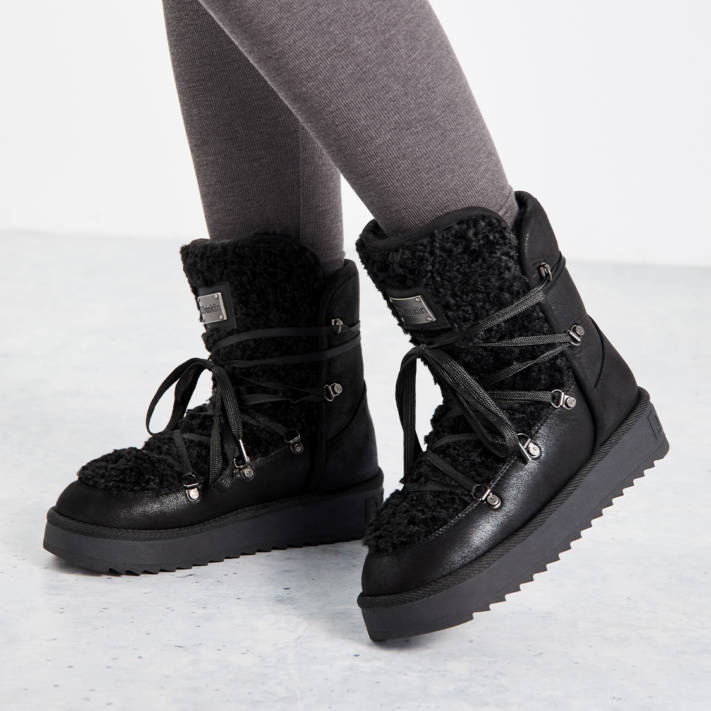 Black fur lined bootie