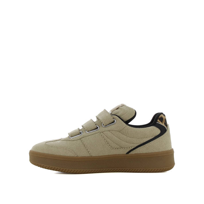 Beige leather sneaker