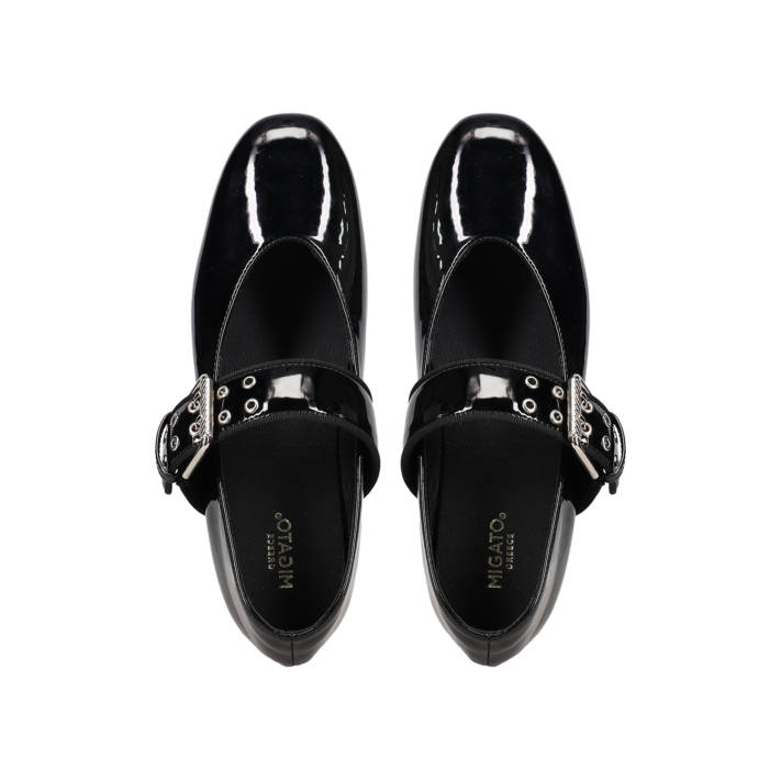 Black patent ballet flat