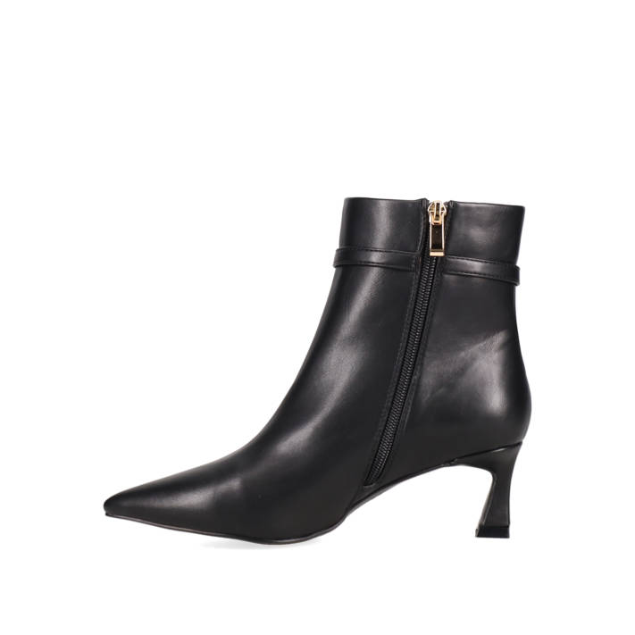 Μαύρο μποτάκι