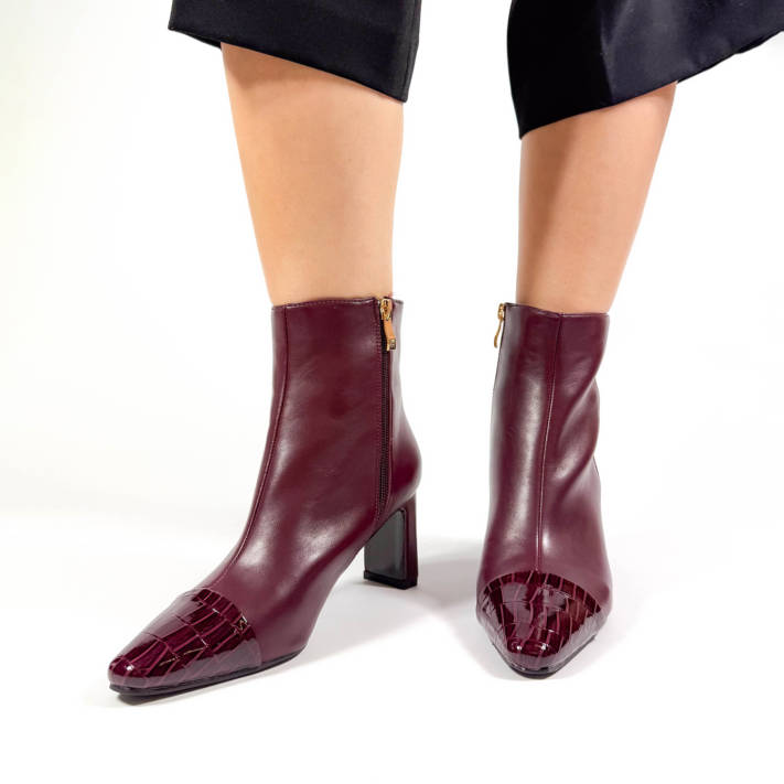 Μπορντώ μποτάκι