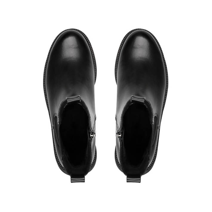 Black leather Chelsea bootie