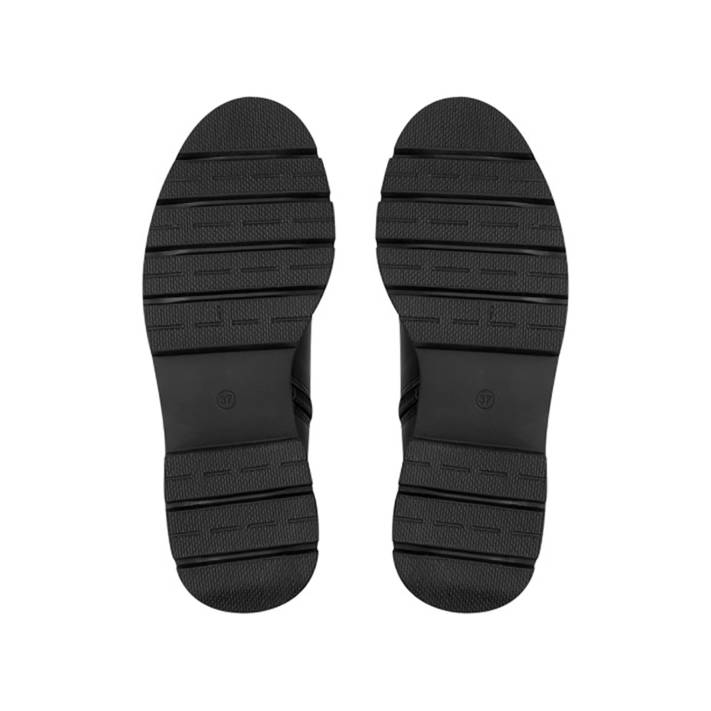 Black leather Chelsea bootie