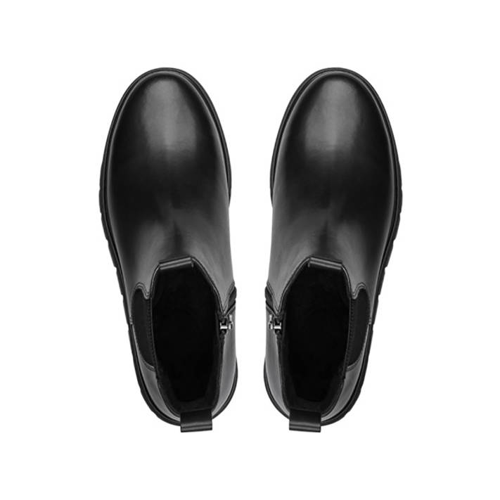 Black leather Chelsea bootie