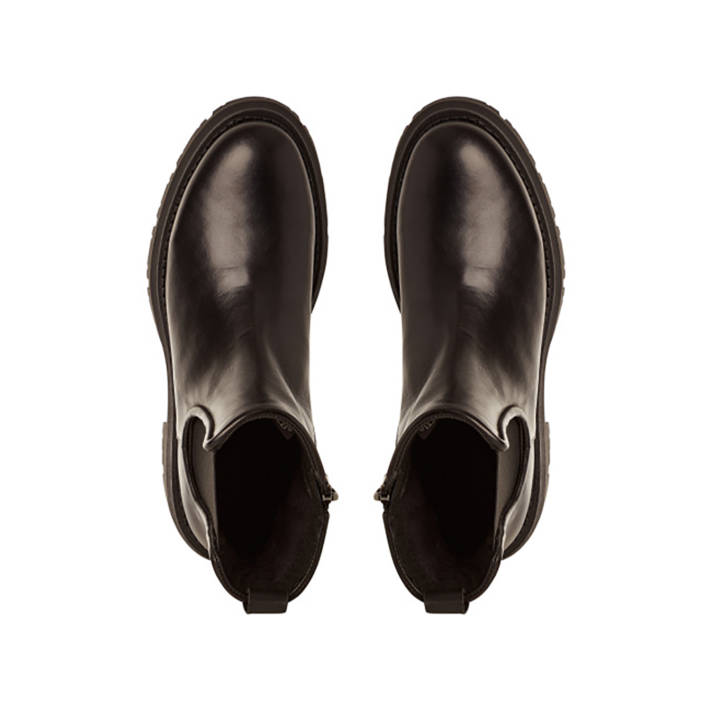 Black leather Chelsea bootie