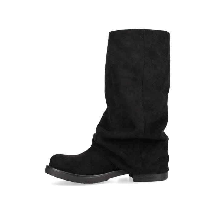 Black boot with gaiter