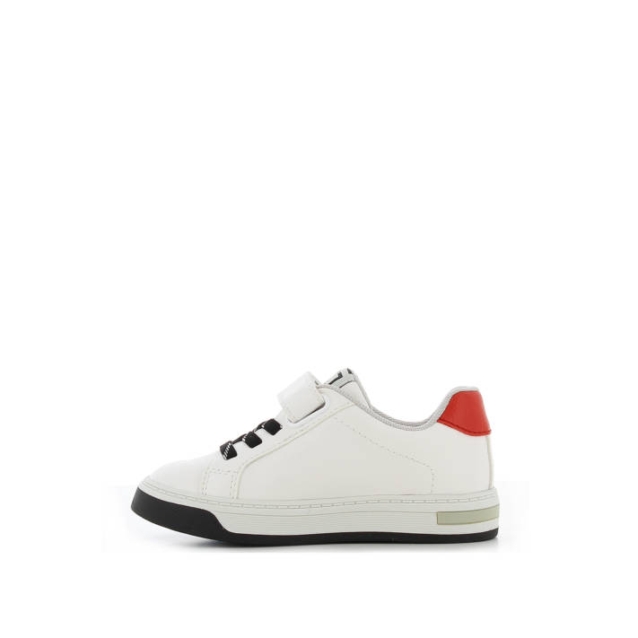 Kids white sneaker