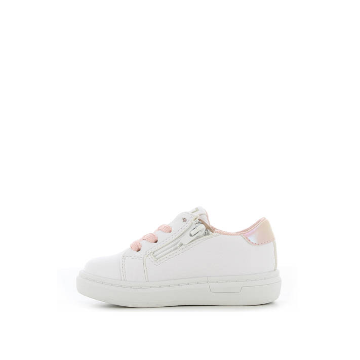 Kids white sneaker