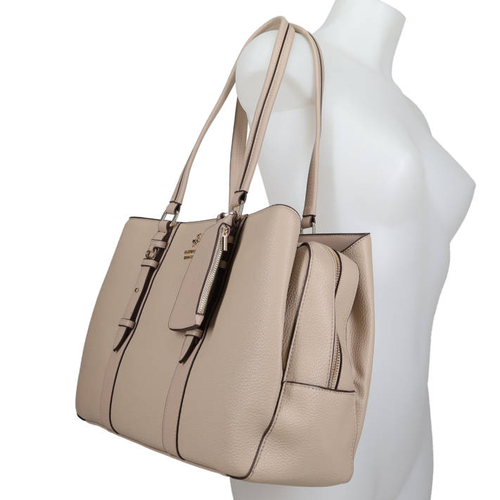 Beige shoulder bag