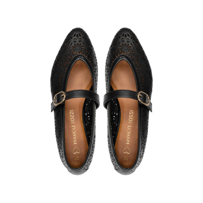 Black ballet flat