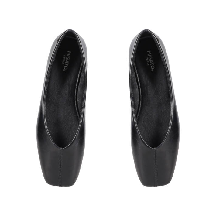 Black ballet flat