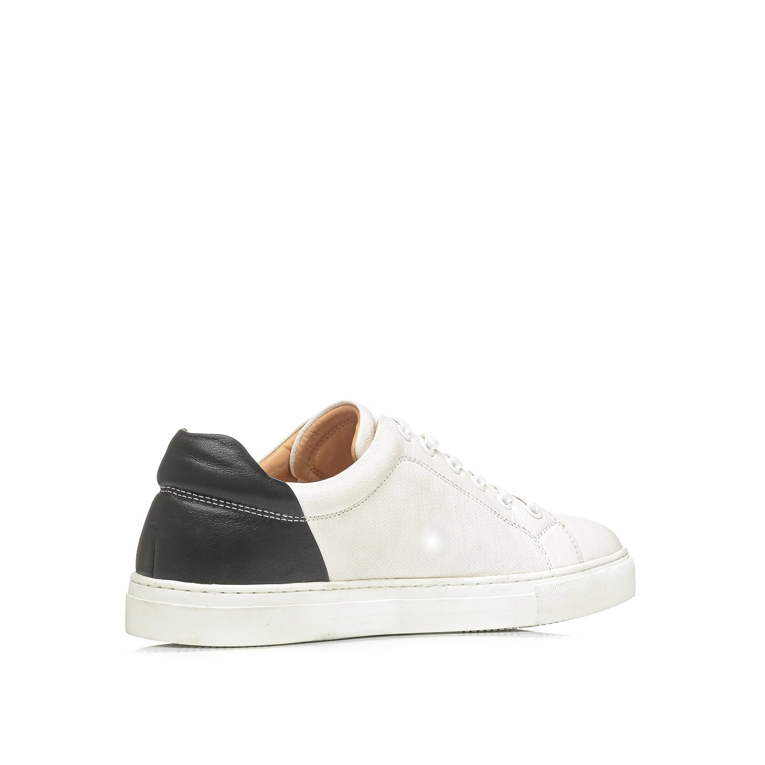 Ανδρικό λευκό δερμάτινο sneaker φωτογραφία